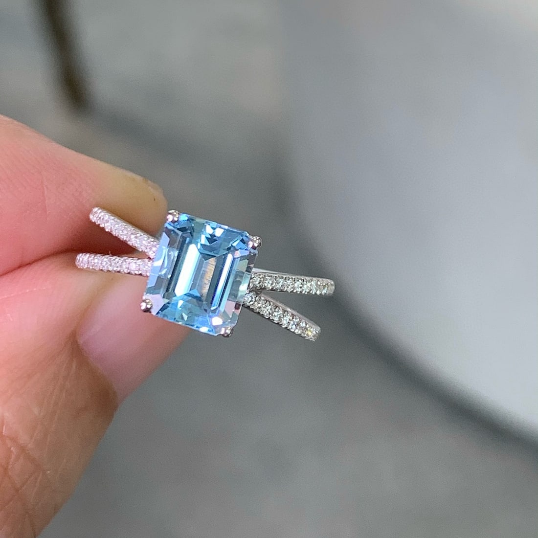 14k Gold 1.93 Ctw Natural Aquamarine & Diamond Ring: Ref:230948387 // gold content:14k gold // ring size:7. 25us // // main gemstone:aquamarine // shape:octagonal // carat weight:1. 74ct // color:santa maria color // treatment:natural // // adjacent