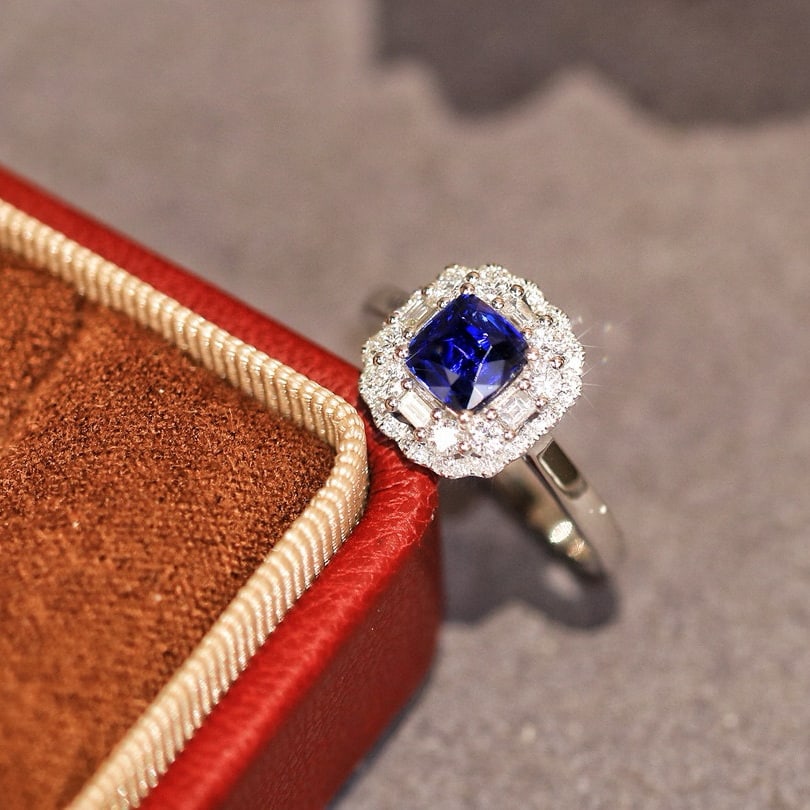 14k Gold 1.50 Ctw Natural Sapphire & Diamond Ring: Ref:230948389 // gold content:14k gold // ring size:7. 25us // // main gemstone:sapphire // shape:cushion // carat weight:1. 02ct // color:royal blue // treatment:natural // // adjacent gemstone 2 : d