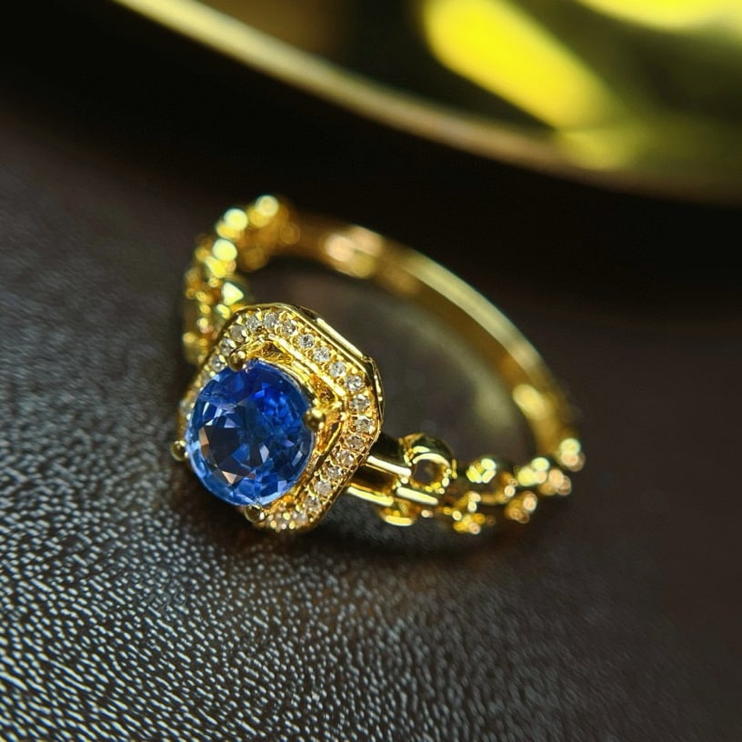 14k Gold 0.90 Ct Natural Sapphire & Diamond Ring: Ref:230948407 // gold content:14k gold // ring size:7. 25us // // main gemstone:sapphire // shape:oval // carat weight:0. 90ct // color:blue // treatment:natural // // adjacent gemstone 2 : diamond //