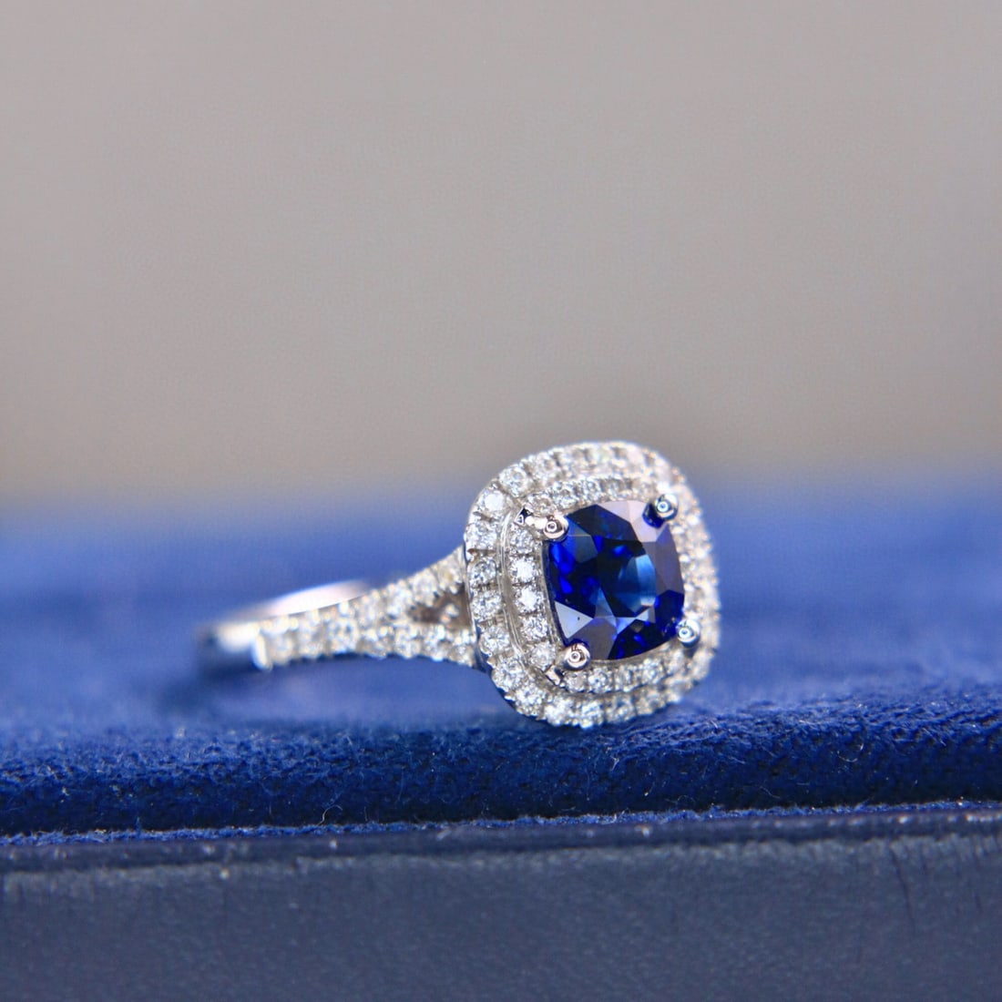 14k Gold 1.38 Ctw Natural Sapphire & Diamond Ring: Ref:230948415 // gold content:14k gold // ring size:7. 25us // // main gemstone:sapphire // shape:cushion // carat weight:1. 04ct // color:royal blue // treatment:natural // // adjacent gemstone 2 : d