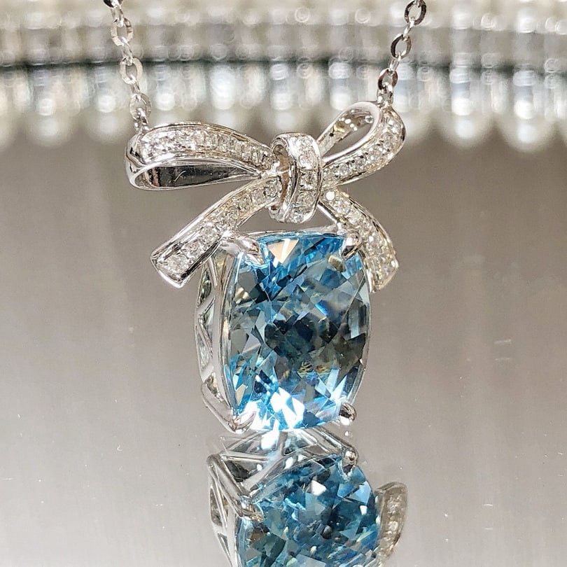 14k Gold 3.62 Ctw Natural Aquamarine & Diamond Necklace: Ref:230948419 // gold content:14k gold // main gemstone:aquamarine // shape:cushion // carat weight:3. 48ct // color:blue // treatment:natural // // adjacent gemstone 2 : diamond // shape:round //