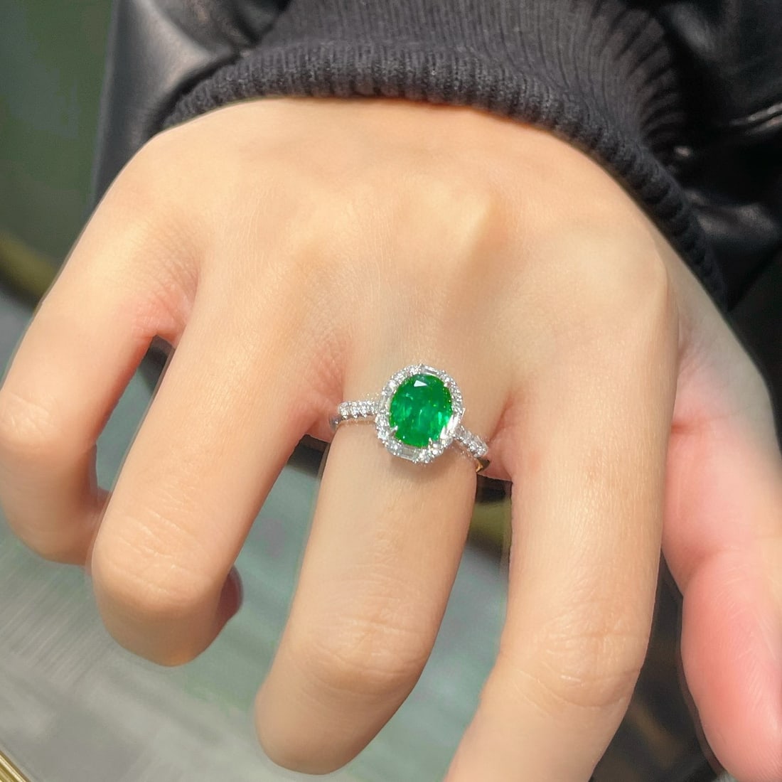 14k Gold 2.44 Ctw Vivid Green Natural Emerald & Diamond Ring: Ref:230948429 // gold content:14k gold // ring size:7. 25us // // main gemstone:emerald // shape:oval // carat weight:2ct // color:vivid green // treatment:natural // // adjacent gemstone 2 : diamond