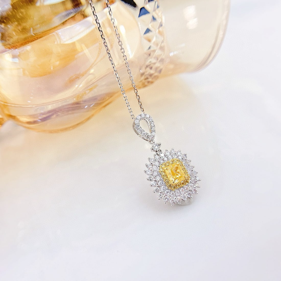 14k Gold 1.34 Ctw Natural Yellow Diamond & Diamond Necklace: Ref:230948439 // gold content:14k gold // main gemstone:yellow diamond // shape:cushion // carat weight:0. 68ct // color:yellow // treatment:natural // // adjacent gemstone 2 : diamond //