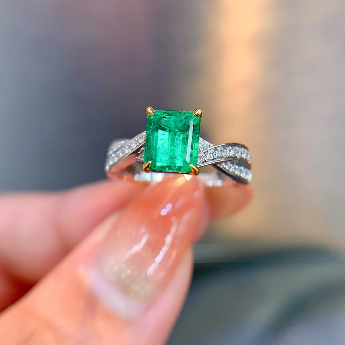 14k Gold 1.66 Ctw Vivid Green Natural Emerald & Diamond Ring: Ref:230948440 // gold content:14k gold // ring size:7. 25us // // main gemstone:emerald // shape:octagonal // carat weight:1. 40ct // color:vivid green // treatment:natural // // adjacent gemstone 2 :