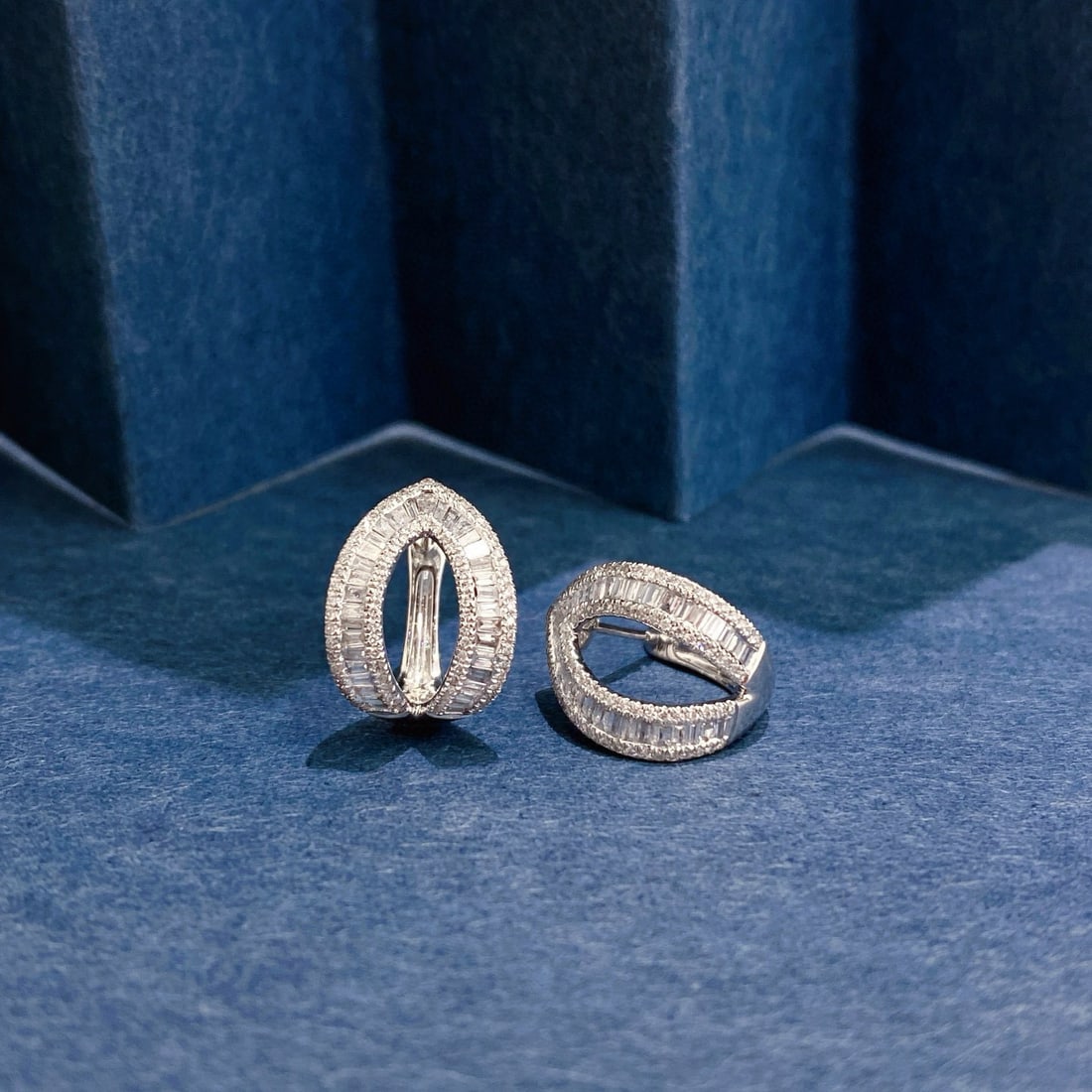 14k Gold 0.7 Ct Natural H Diamond Earrings: Ref:230948445 // gold content:14k gold // main gemstone:diamond // shape:multiply // carat weight:0. 7ct // clarity grade:vs-si // color:h // treatment:natural // Condition: NewLow Estimate: