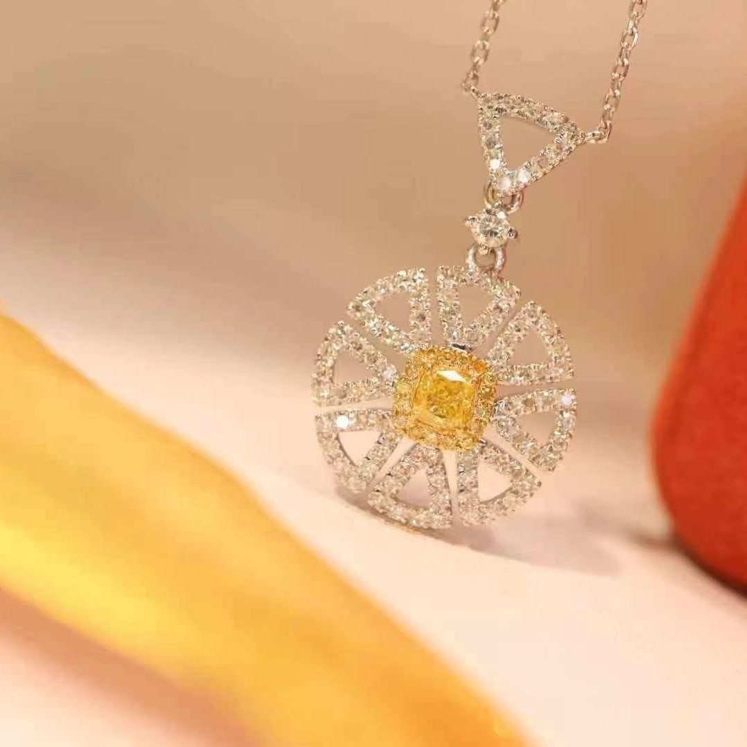 14k Gold 0.74 Ct Natural Color Diamond Necklace - 2