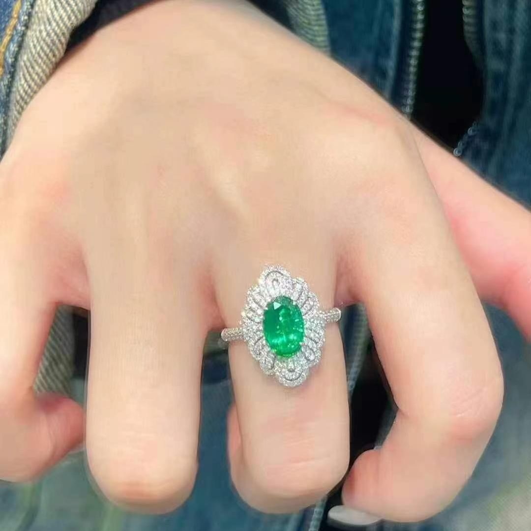 14k Gold 1.85 Ctw Vivid Green Natural Emerald & Diamond Ring - 5