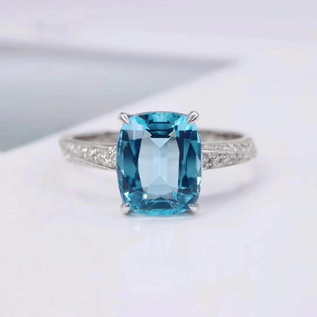 14k Gold 2.16 Ctw Natural Aquamarine & Diamond Ring: Ref:230949119 // gold content:14k gold // ring size:7. 25us // // main gemstone:aquamarine // shape:cushion // carat weight:2ct // color:blue // treatment:natural // // adjacent gemstone 2 :