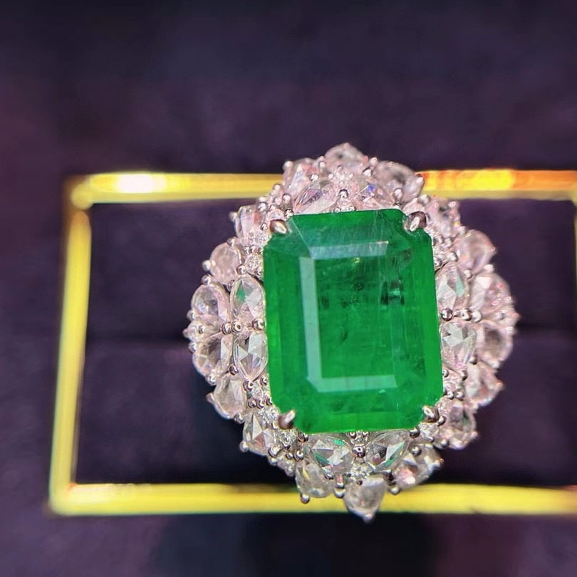 14k Gold 4.45 Ct Vivid Green Natural Emerald & Diamond Ring/pendant( Without Chain ): Ref:230949130 // gold content:14k gold // ring size:7. 25us // // main gemstone:emerald // shape:octagonal // carat weight:4. 45ct // color:vivid green // treatment:natural // // adjacent gemstone