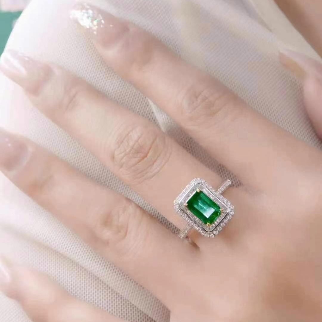 14k Gold 2.08 Ctw Vivid Green Natural Emerald & Diamond Ring - 4