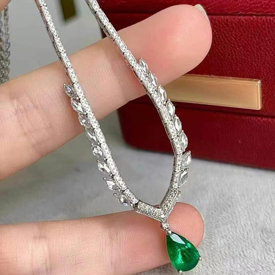 14k Gold 2.28 Ctw Vivid Green Natural Emerald & Diamond Necklace - 5