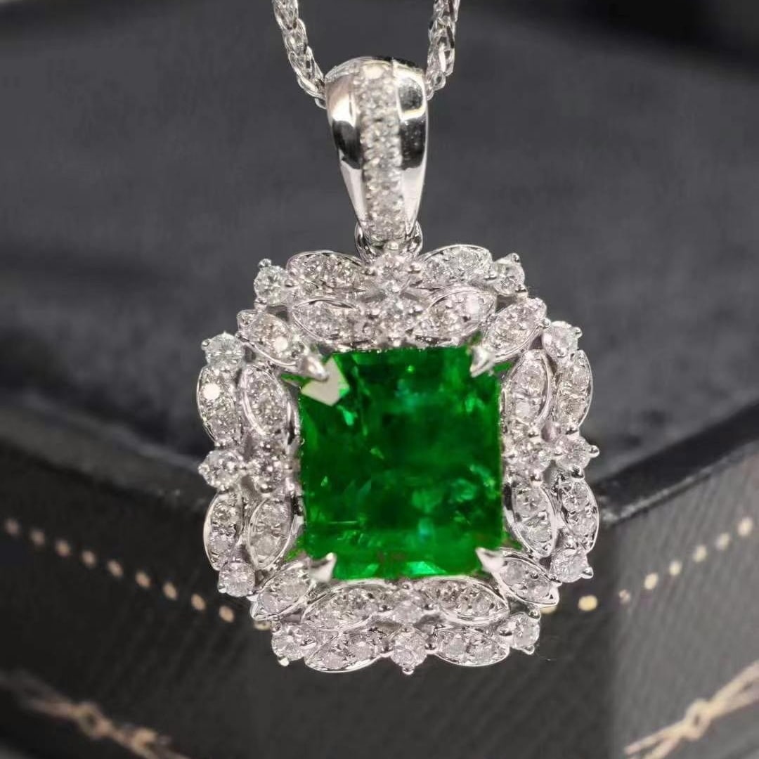 14k Gold 2.16 Ctw Vivid Green Natural Emerald & Diamond Pendant( Without Chain ) - 3