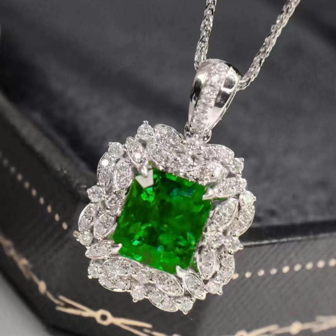 14k Gold 2.16 Ctw Vivid Green Natural Emerald & Diamond Pendant( Without Chain ) - 4