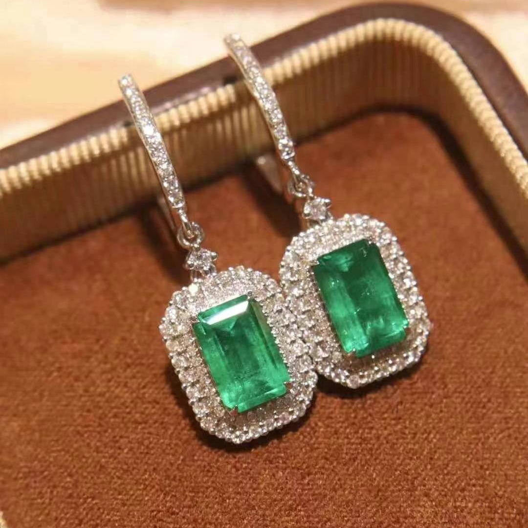 14k Gold 3.36 Ctw Natural Emerald & Diamond Earrings: Ref:230949195 // gold content:14k gold // main gemstone:emerald // shape:octagonal // carat weight:2. 7ct // color:green // treatment:natural // // adjacent gemstone 2 : diamond // shape:round // cara