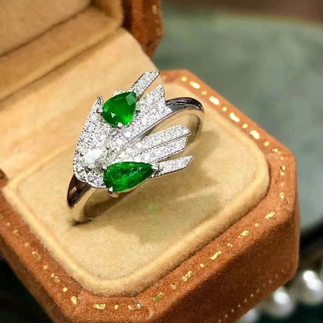 14k Gold 0.75 Ctw Vivid Green Natural Emerald & Diamond Ring - 2