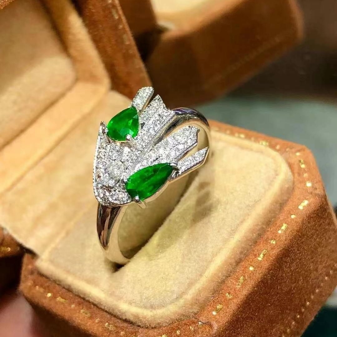 14k Gold 0.75 Ctw Vivid Green Natural Emerald & Diamond Ring - 3