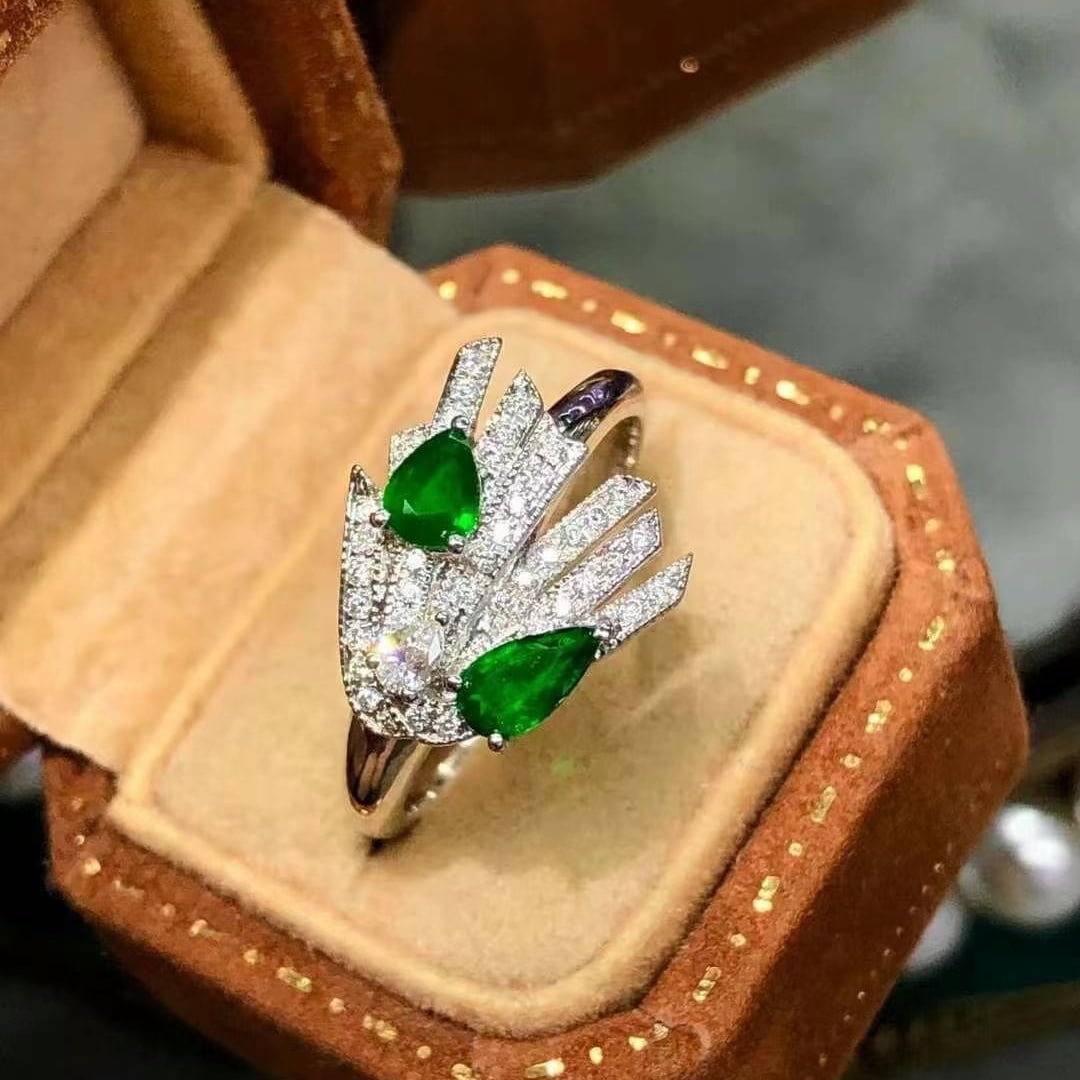 14k Gold 0.75 Ctw Vivid Green Natural Emerald & Diamond Ring - 5
