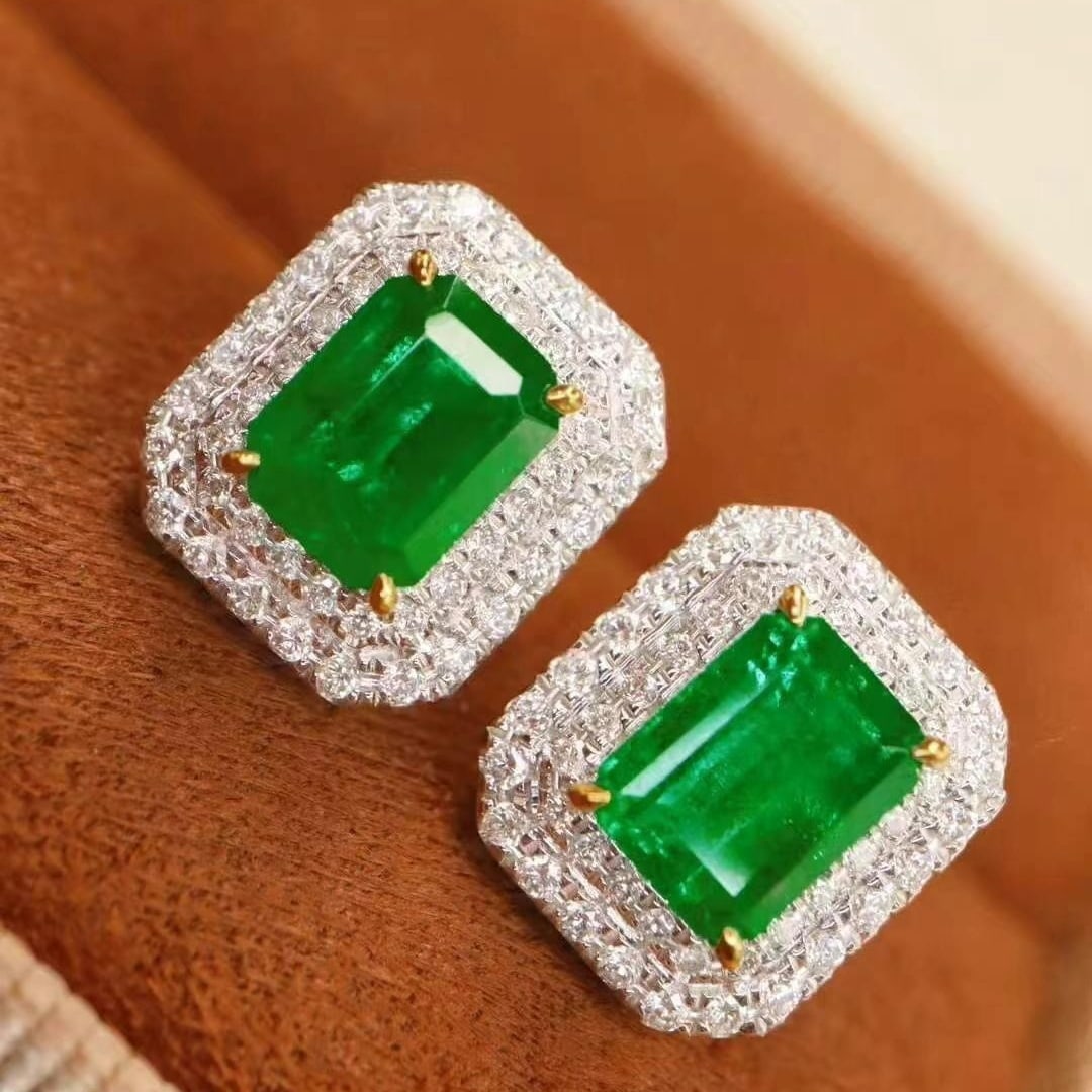 14k Gold 2.26 Ctw Vivid Green Natural Emerald & Diamond Earrings: Ref:230949236 // gold content:14k gold // main gemstone:emerald // shape:octagonal // carat weight:1. 89ct // color:vivid green // treatment:natural // // adjacent gemstone 2 : diamond // shape:round