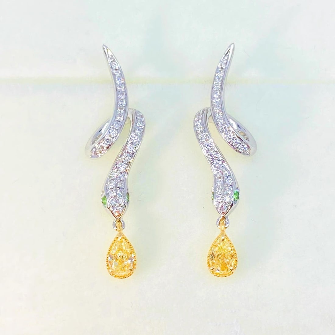 14k Gold 0.51 Ctw Natural Yellow Diamond & Diamond Earrings: Ref:230950001 // gold content:14k gold // main gemstone:yellow diamond // shape:pear // carat weight:0. 33ct // color:yellow // treatment:natural // // adjacent gemstone 2 : diamond // shape:round //