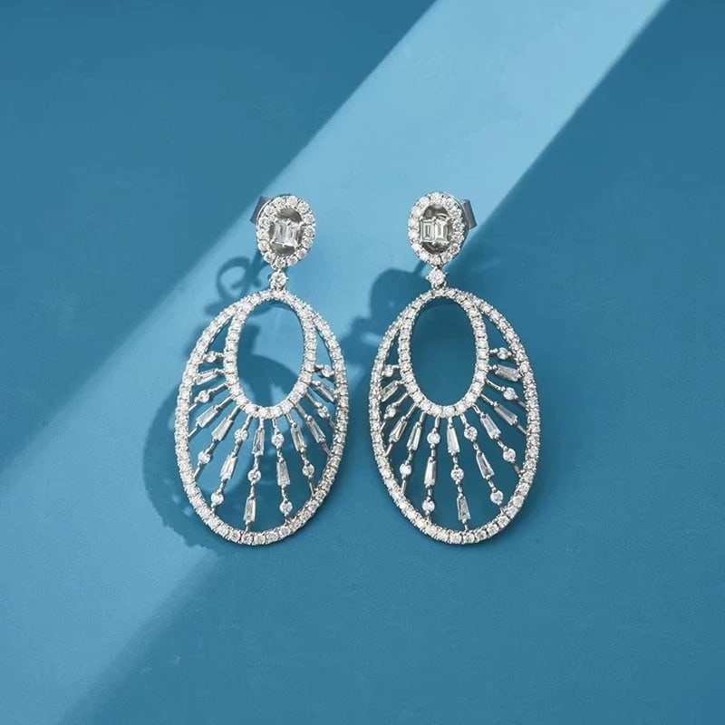 14k Gold 2.23 Ct Natural H Diamond Earrings: Ref:230950013 // gold content:14k gold // main gemstone:diamond // shape:multiply // carat weight:2. 23ct // clarity grade:vs-si // color:h // treatment:natural // Condition: NewLow Estimate: