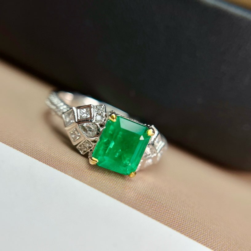 14k Gold 1.85 Ct Vivid Green Natural Emerald & Diamond Ring - 2