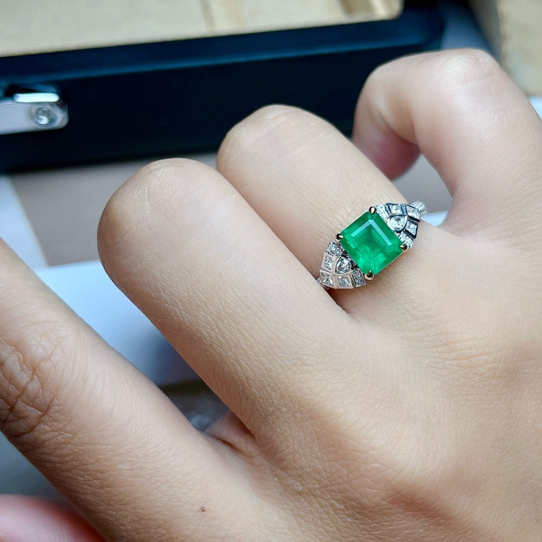 14k Gold 1.85 Ct Vivid Green Natural Emerald & Diamond Ring - 5
