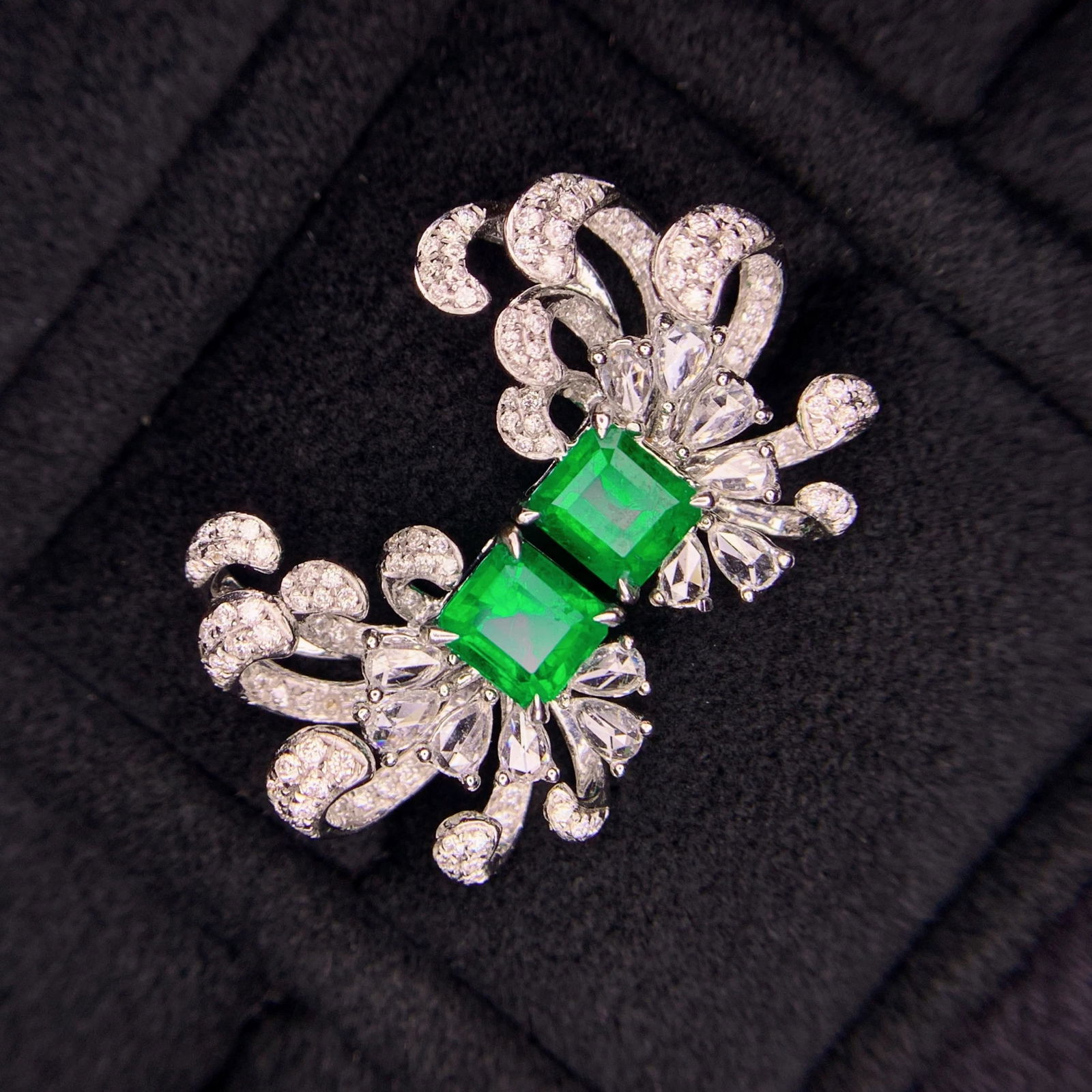 14k Gold 1.2 Ct Vivid Green Natural Emerald & Diamond Earrings: Ref:230950021 // gold content:14k gold // main gemstone:emerald // shape:octagonal // carat weight:1. 2ct // color:vivid green // treatment:natural // // adjacent gemstone 2 : diamond //