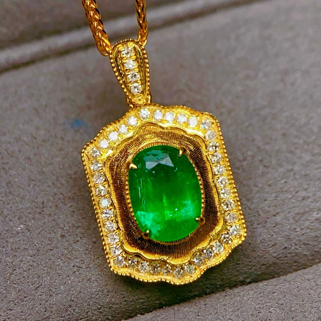 14k Gold 1.76 Ctw Vivid Green Natural Emerald & Diamond Pendant( Without Chain ) - 2