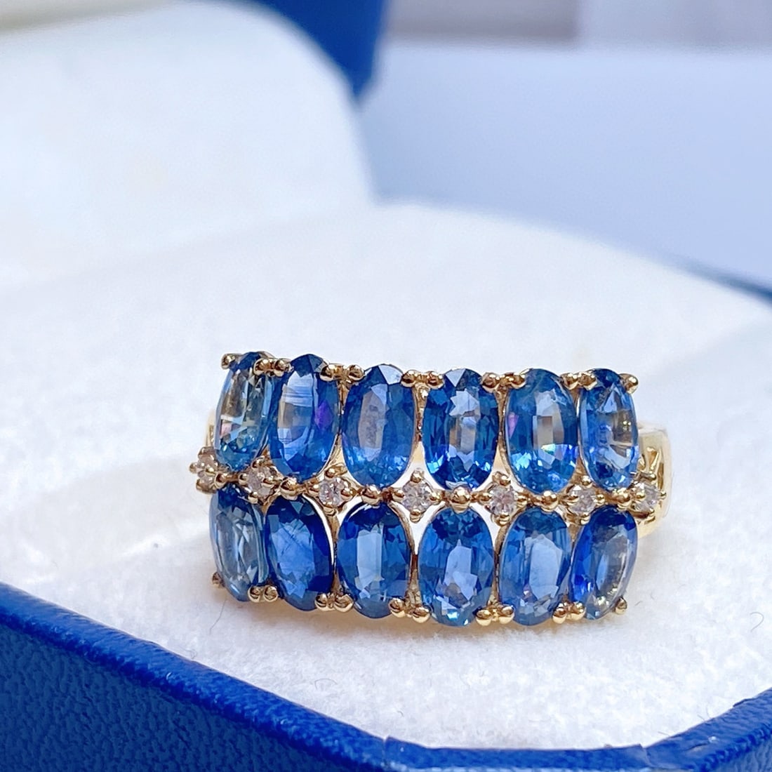 14k Gold 4.20 Ct Natural Sapphire & Diamond Ring: Ref:230950038 // gold content:14k gold // ring size:7. 25us // // main gemstone:sapphire // shape:oval // carat weight:4. 20ct // color:blue // treatment:natural // // adjacent gemstone 2 :