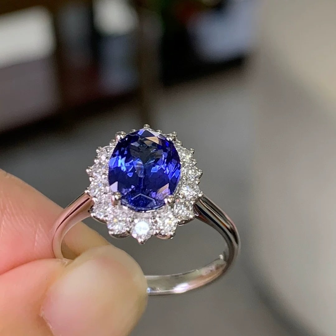 14k Gold 2.14 Ctw Natural Tanzanite & Diamond Ring - 4
