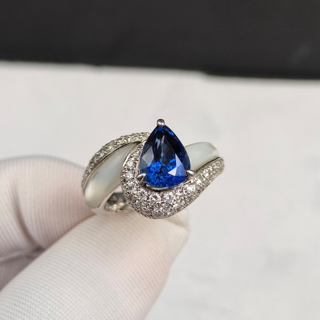14k Gold 2.97 Ctw Vivid Blue Natural Sapphire & Diamond Ring: Ref:230950051 // gold content:14k gold // ring size:7. 25us // // main gemstone:sapphire // shape:pear // carat weight:2. 27ct // color:vivid blue // treatment:natural // // adjacent gemstone 2 :