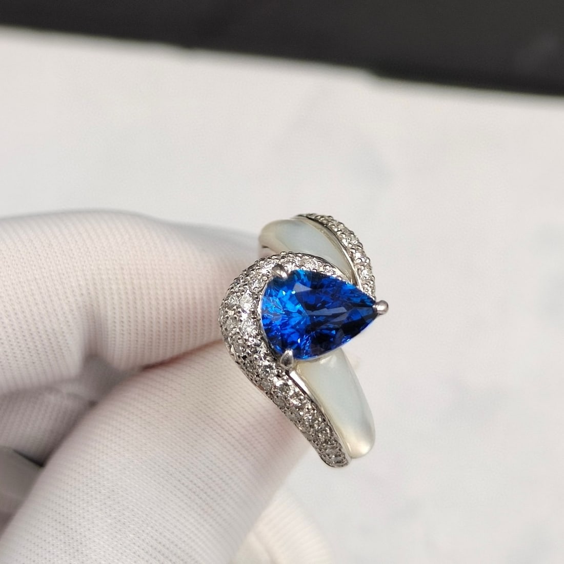 14k Gold 2.97 Ctw Vivid Blue Natural Sapphire & Diamond Ring - 3