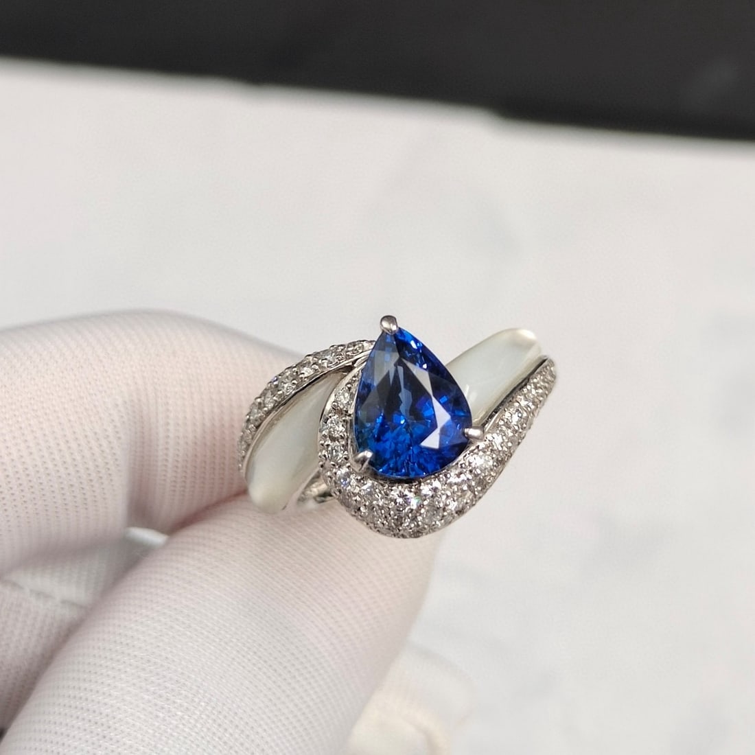 14k Gold 2.97 Ctw Vivid Blue Natural Sapphire & Diamond Ring - 4
