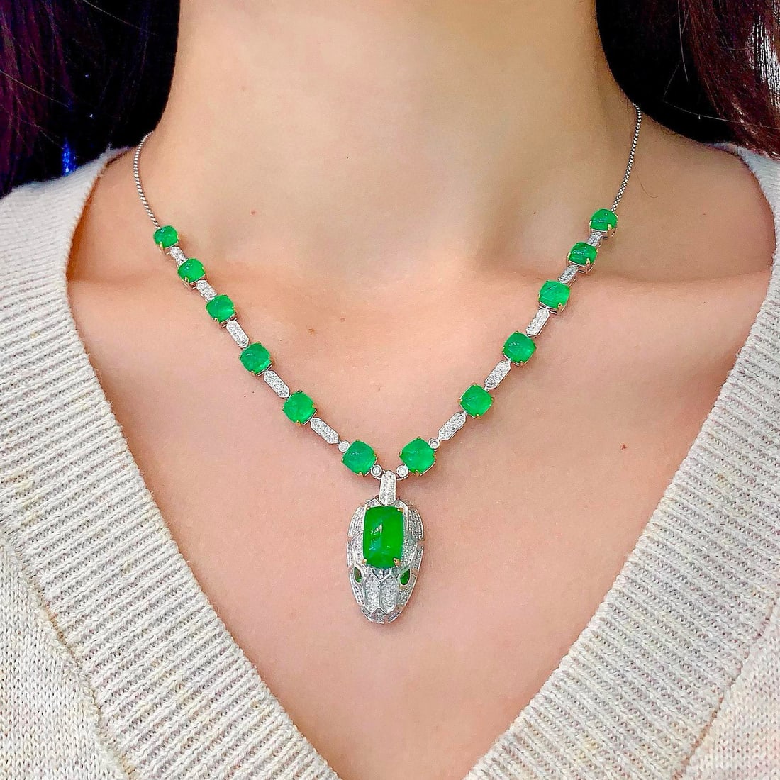 14k Gold 15.2 Ct Vivid Green Natural Emerald & Diamond Necklace - 2