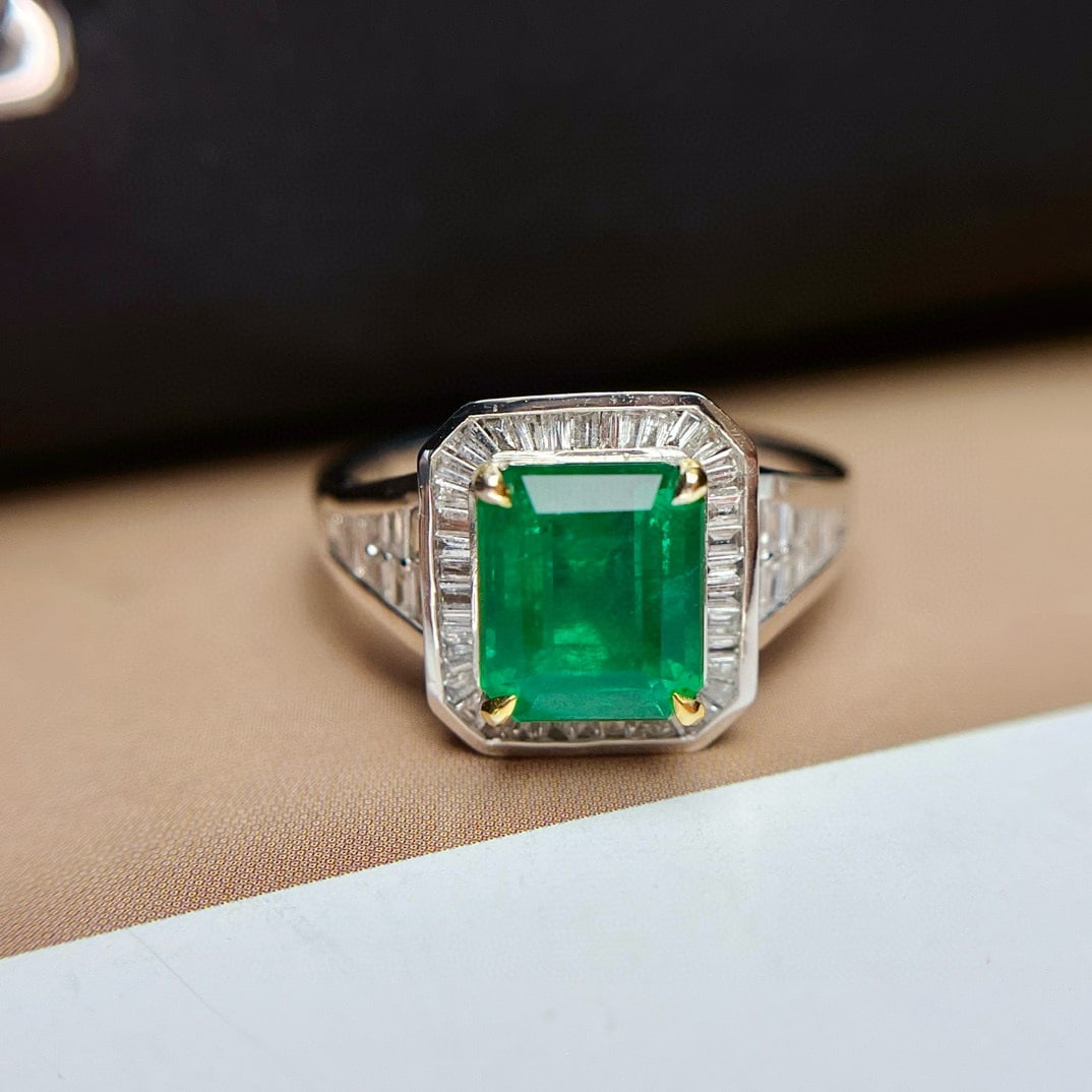 14k Gold 2.60 Ct Vivid Green Natural Emerald & Diamond Ring: Ref:230950063 // gold content:14k gold // ring size:7. 25us // // main gemstone:emerald // shape:octagonal // carat weight:2. 60ct // color:vivid green // treatment:natural // // adjacent gemstone