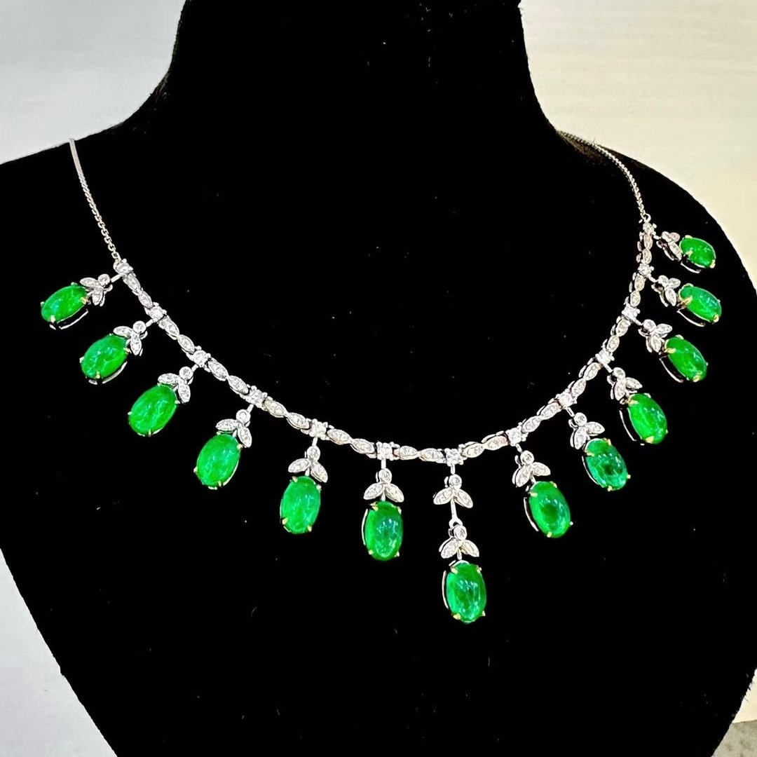 14k Gold 6 Ct Vivid Green Natural Emerald & Diamond Necklace - 4
