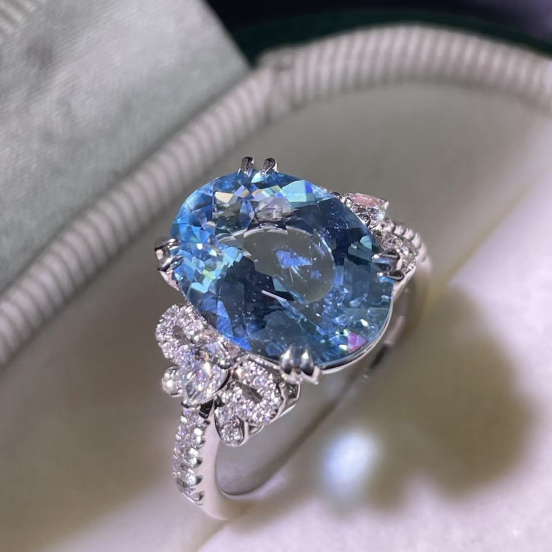 14k Gold 4.80 Ctw Natural Aquamarine & Diamond Ring - 4