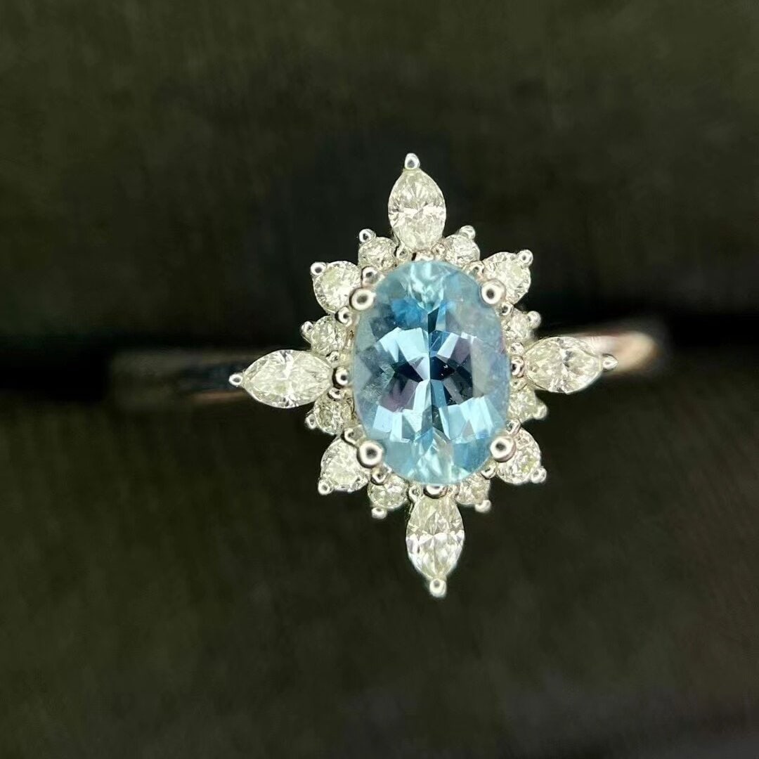 14k Gold 0.57 Ctw Natural Aquamarine & Diamond Ring: Ref:230950103 // gold content:14k gold // ring size:7. 25us // // main gemstone:aquamarine // shape:oval // carat weight:0. 37ct // color:santa maria color // treatment:natural // // adjacent