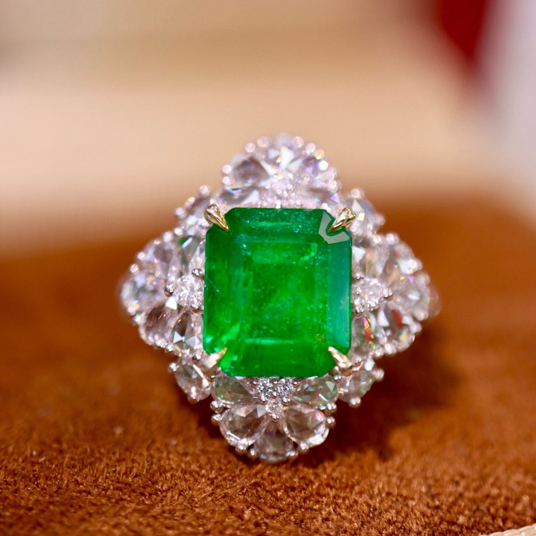 14k Gold 3.25 Ctw Vivid Green Natural Emerald & Diamond Ring: Ref:230950106 // gold content:14k gold // ring size:7. 25us // // main gemstone:emerald // shape:octagonal // carat weight:2. 45ct // color:vivid green // treatment:natural // // adjacent gemstone