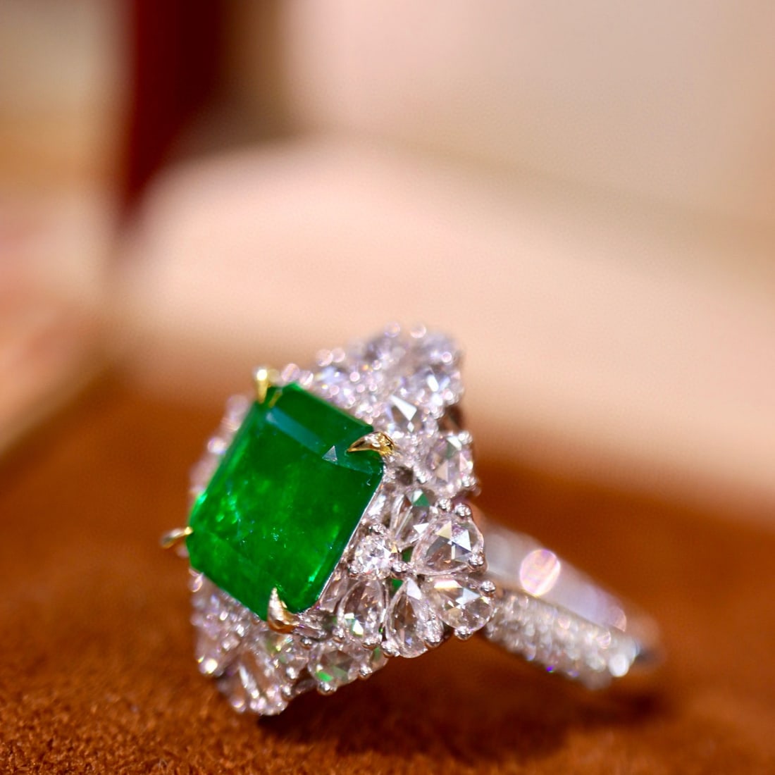 14k Gold 3.25 Ctw Vivid Green Natural Emerald & Diamond Ring - 3