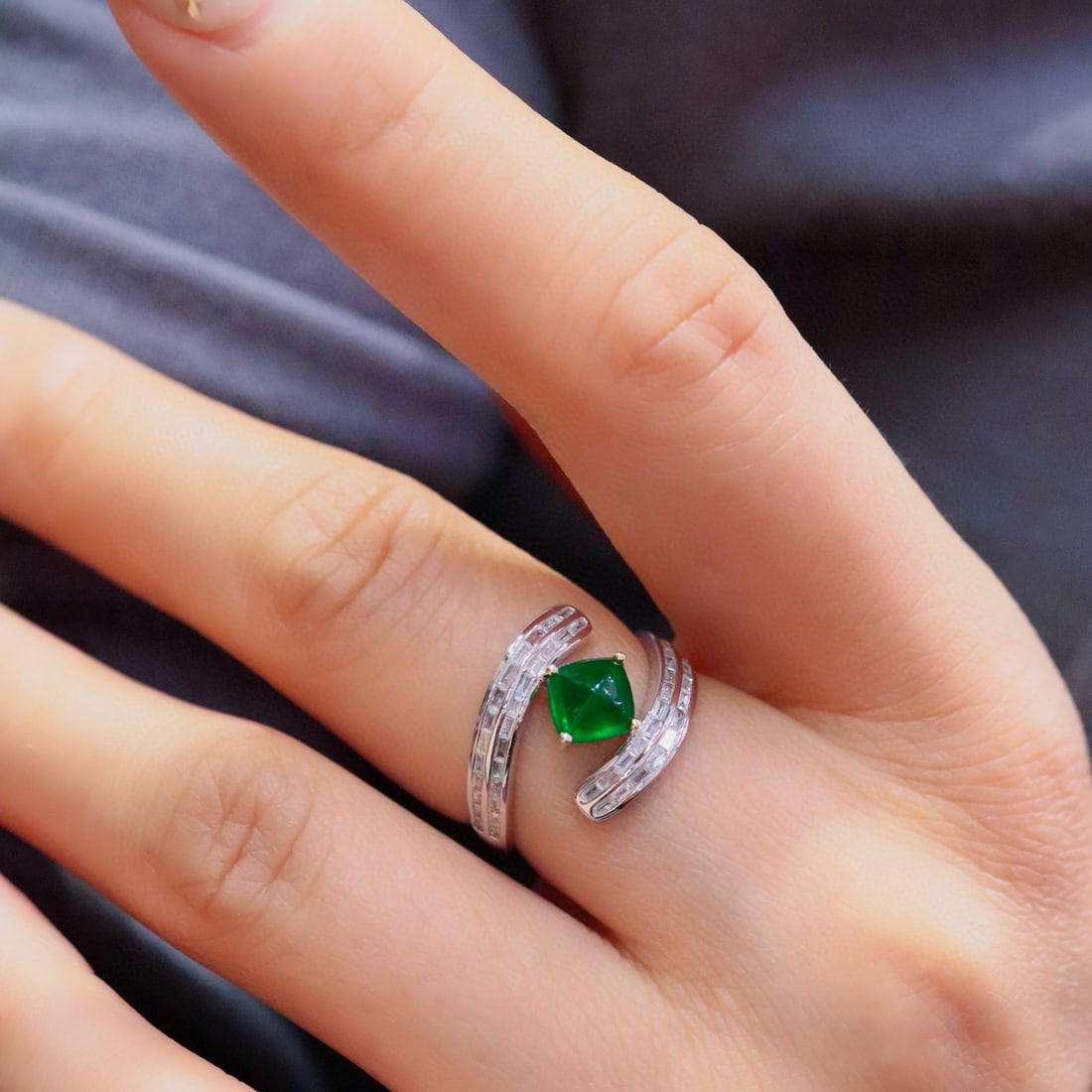 14k Gold 1.41 Ctw Vivid Green Natural Emerald & Diamond Ring - 2