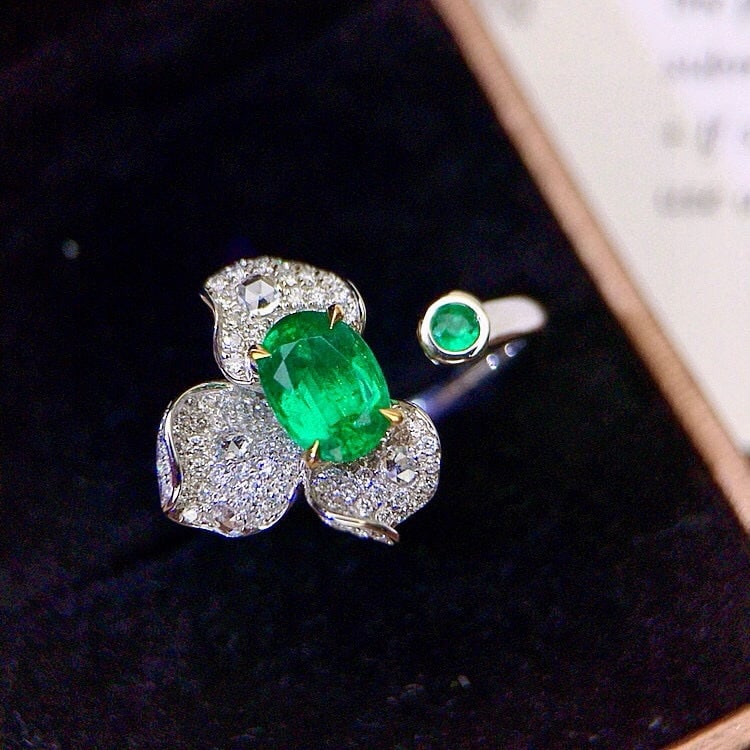 14k Gold 1.15 Ctw Vivid Green Natural Emerald & Diamond Ring (1 of 6)