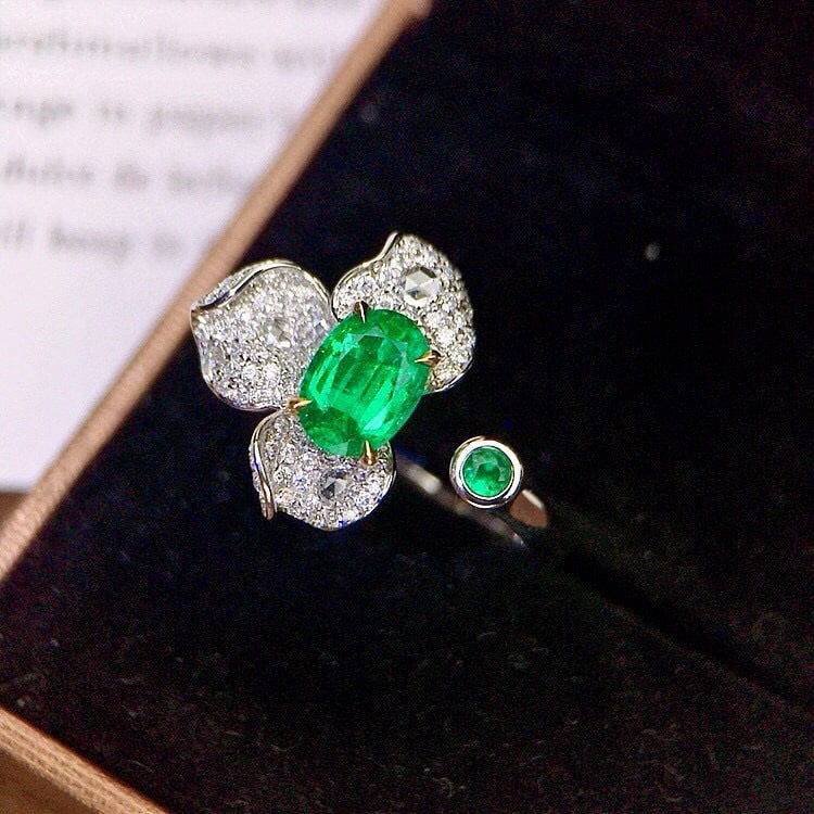 14k Gold 1.15 Ctw Vivid Green Natural Emerald & Diamond Ring - 2