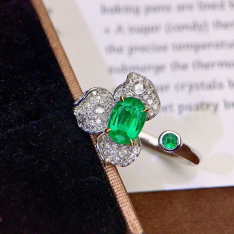 14k Gold 1.15 Ctw Vivid Green Natural Emerald & Diamond Ring - 4