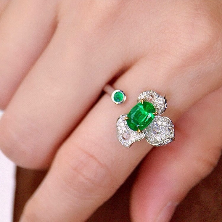 14k Gold 1.15 Ctw Vivid Green Natural Emerald & Diamond Ring - 5