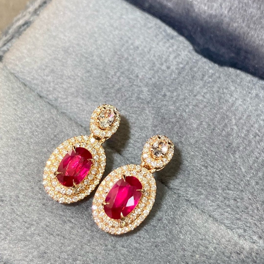 14k Gold 1.72 Ctw Natural Ruby & Diamond Earrings: Ref:230950114 // gold content:14k gold // main gemstone:ruby // shape:oval // carat weight:1. 33ct // color:red // treatment:natural // // adjacent gemstone 2 : diamond // shape:round // carat weight: