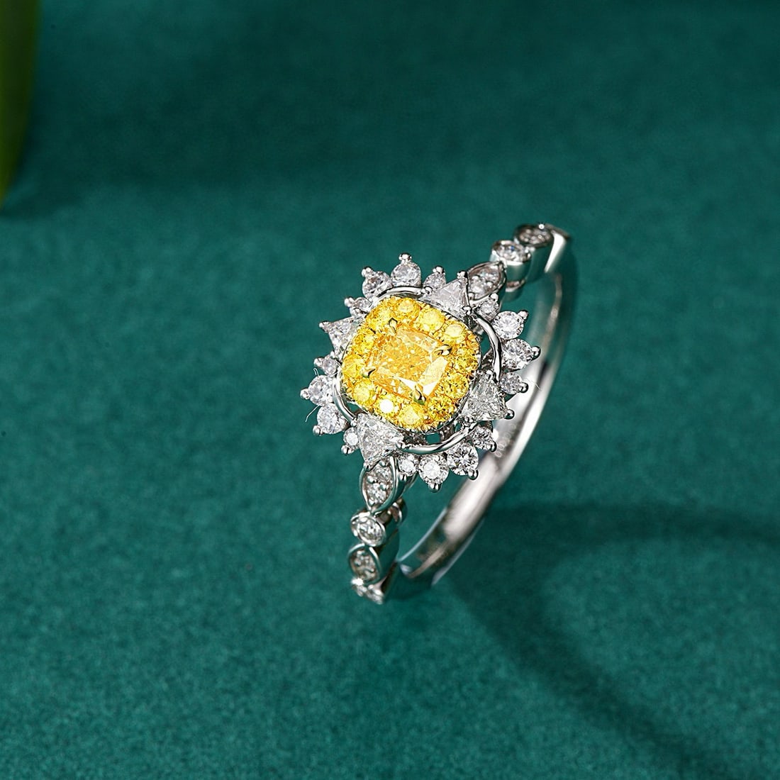 14k Gold 0.68 Ctw Natural Yellow Diamond & Diamond Ring - 2