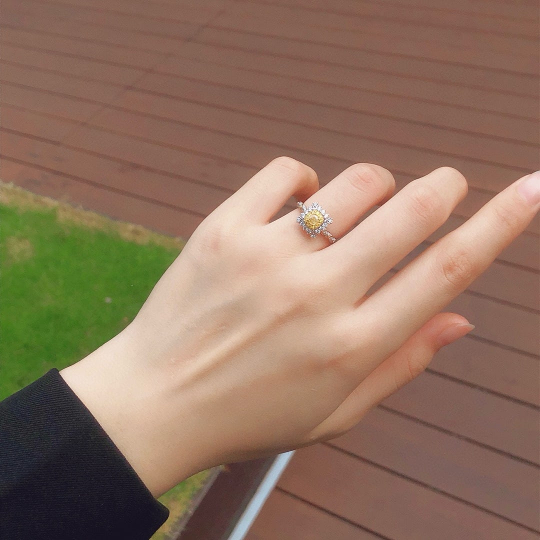 14k Gold 0.68 Ctw Natural Yellow Diamond & Diamond Ring - 4