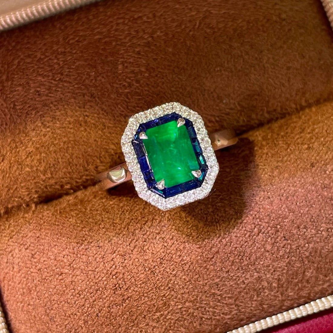 14k Gold 1.33 Ctw Vivid Green Natural Emerald & Diamond Ring - 4