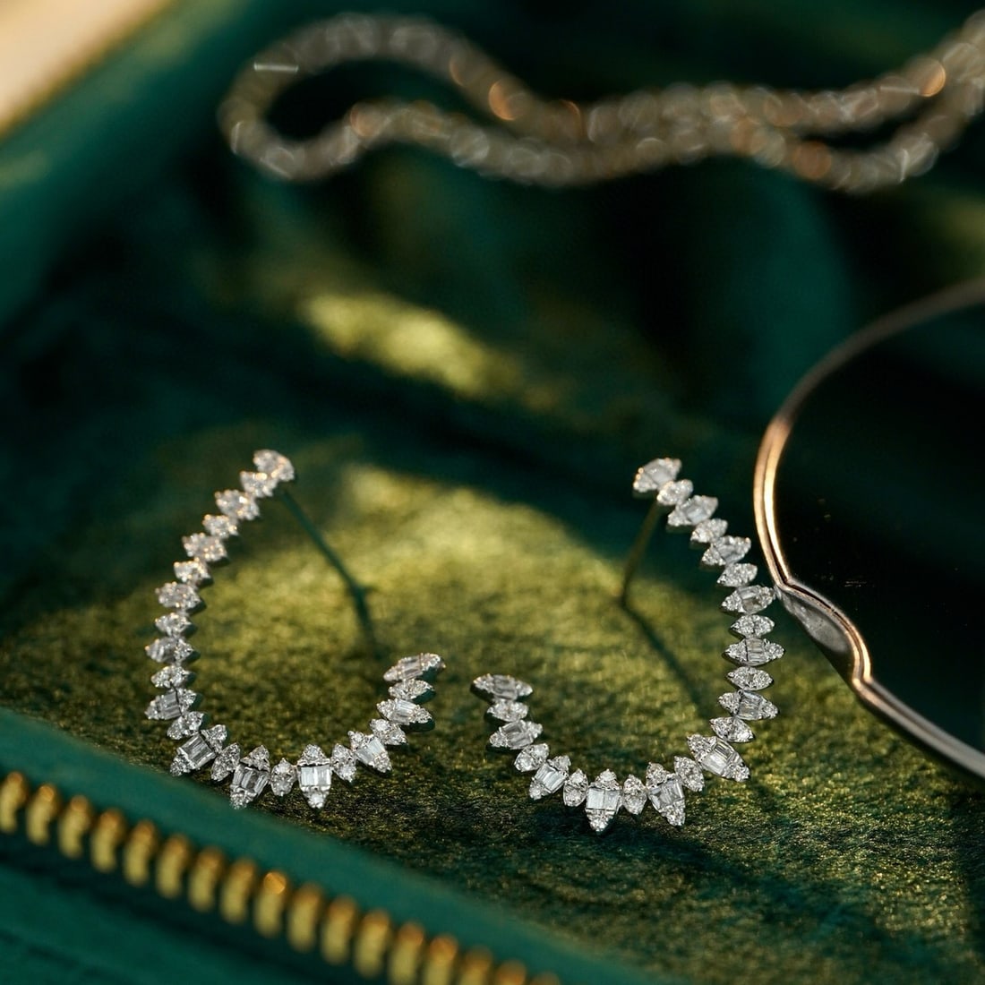 14k Gold 0.58 Ct Natural H Diamond Earrings: Ref:230950125 // gold content:14k gold // main gemstone:diamond // shape:multiply // carat weight:0. 58ct // clarity grade:vs-si // color:h // treatment:natural // Condition: NewLow Estimate: